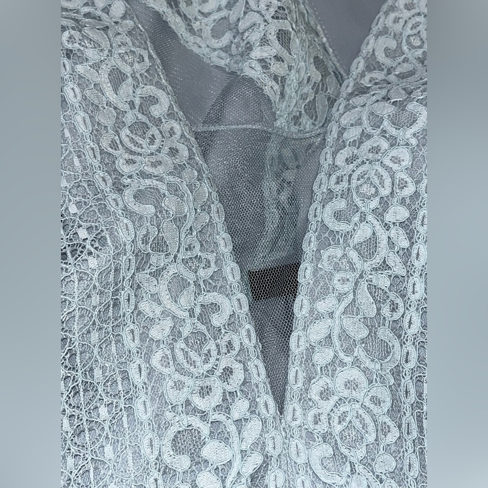 NWT! BCBGMAXAZRIA Raissa Halter Neck Maxi Evening Gown in Haze Combo • Size 12 - Picture 5 of 16
